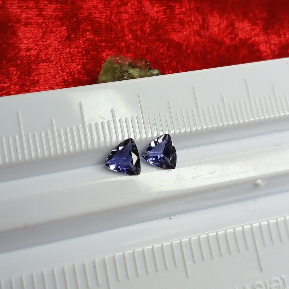 Elegant Purple Iolite 6mm Trillion